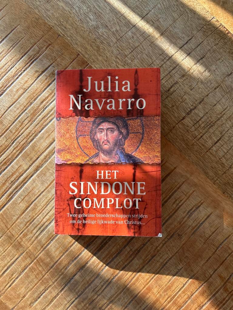 Het Sindone Complot - Julia Navarro, Ophalen of Verzenden, Zo goed als nieuw, Nederland