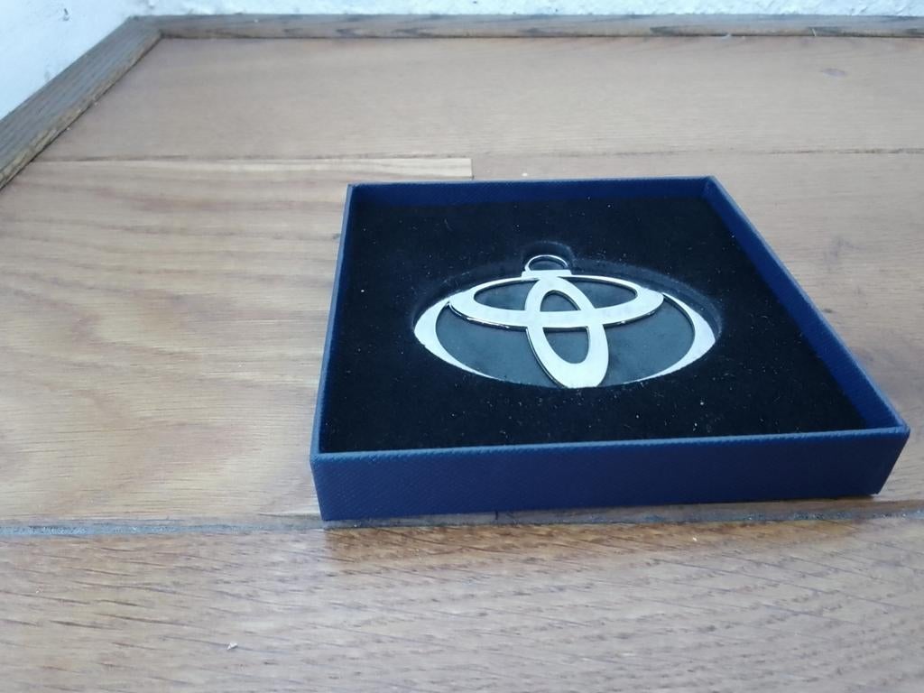 Strikwerda Toyota hanger in doosje, Auto-onderdelen, Ophalen, Gebruikt, Toyota