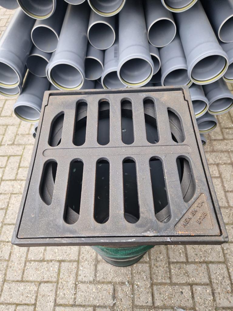 infiltratie put 315 mm met gietijzeren rooster 330x330, Nieuw, Ophalen of Verzenden, Minder dan 2 meter, 80 mm of meer