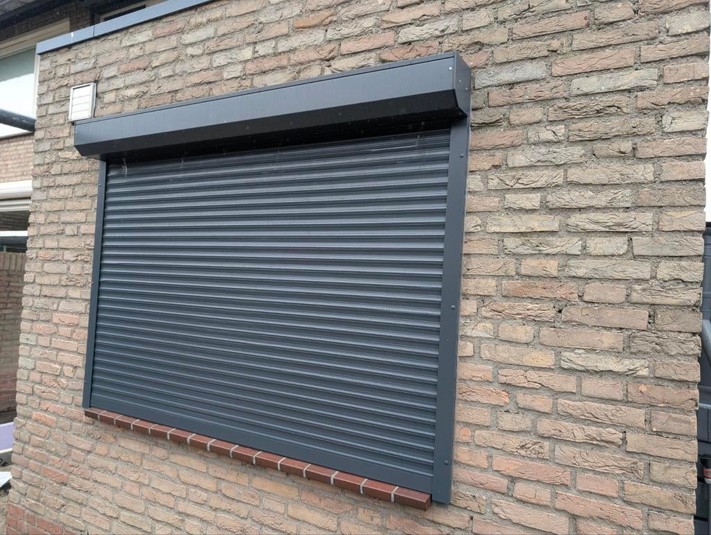 Rolluikken - antraciet blauw elektrisch 170 breed en 100 cm, Ophalen, Gebruikt, 100 tot 150 cm, 200 cm of meer