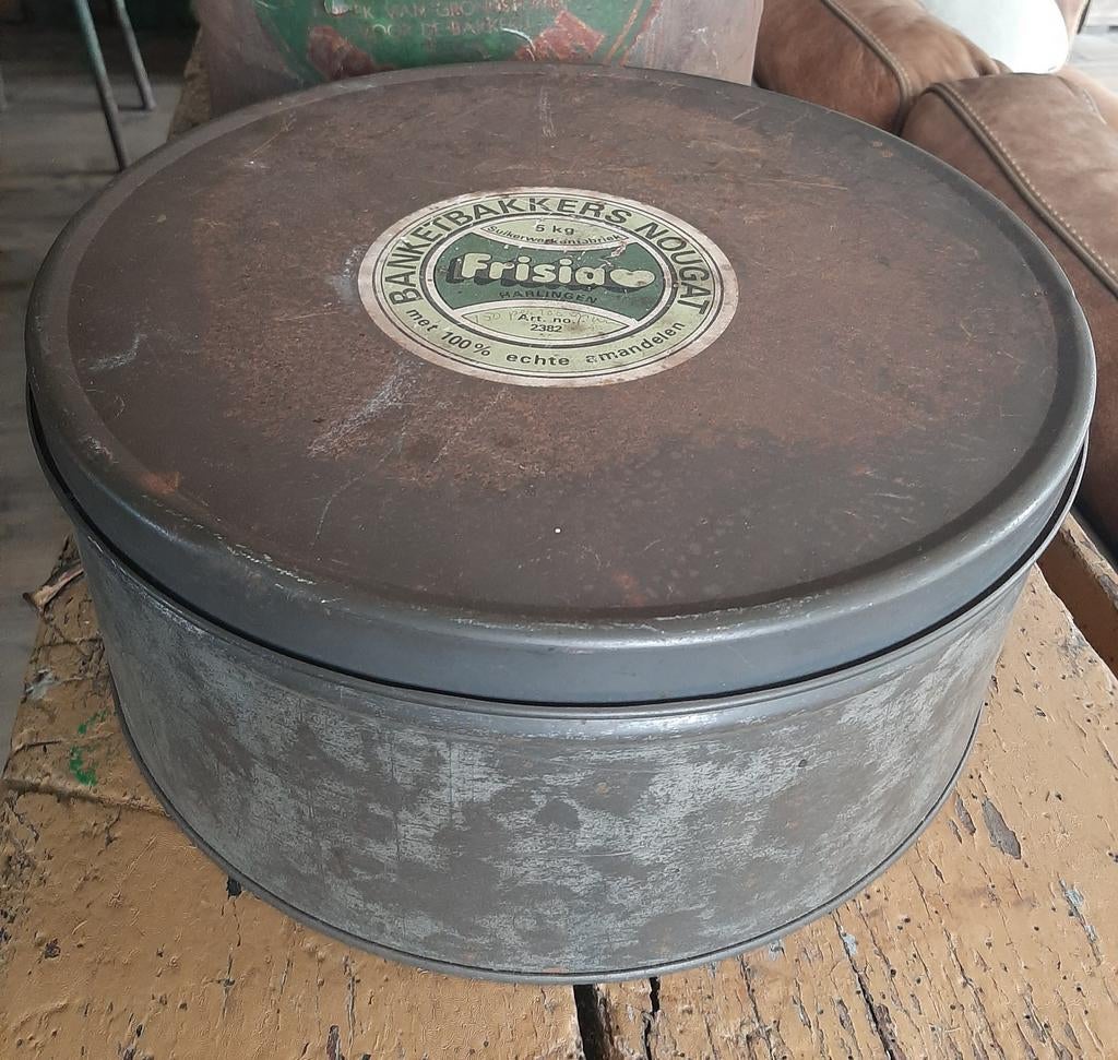 Vintage bakkersblik van Frisia, Harlingen, Verzamelen, Blikken, Ophalen of Verzenden, Gebruikt, Overige