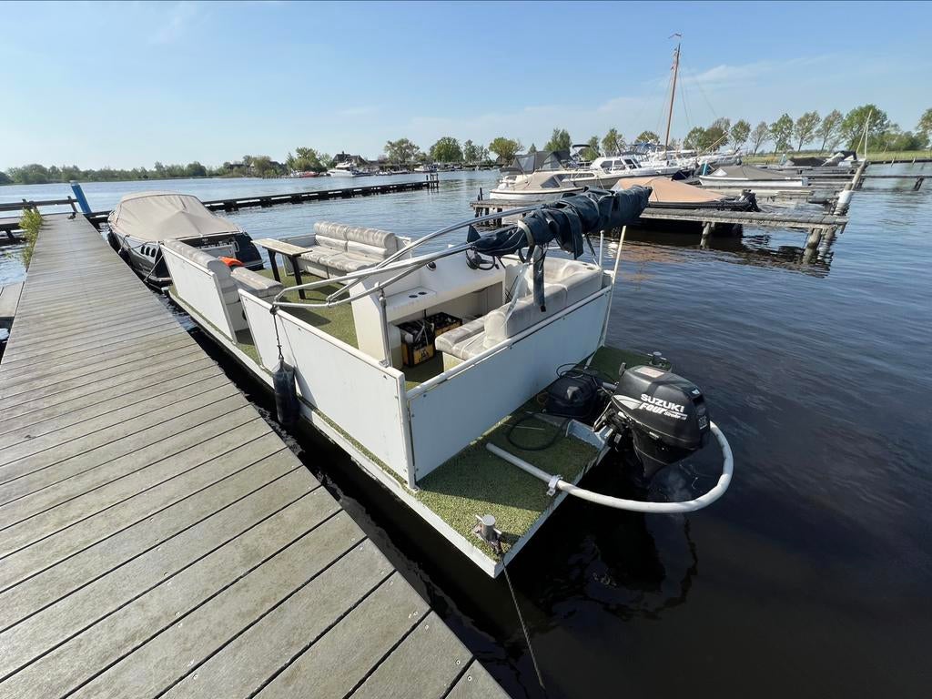 Pontonboot partyboot feestboot 15pk Suzuki vaarbewijs vrij, Watersport en Boten, Ophalen, Zo goed als nieuw