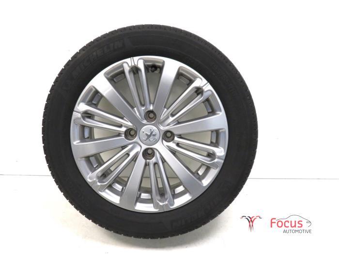 Velg + Band van een Peugeot 208, Auto-onderdelen, Banden en Velgen, Ophalen of Verzenden, 12 maanden garantie, Gebruikt, Personenwagen