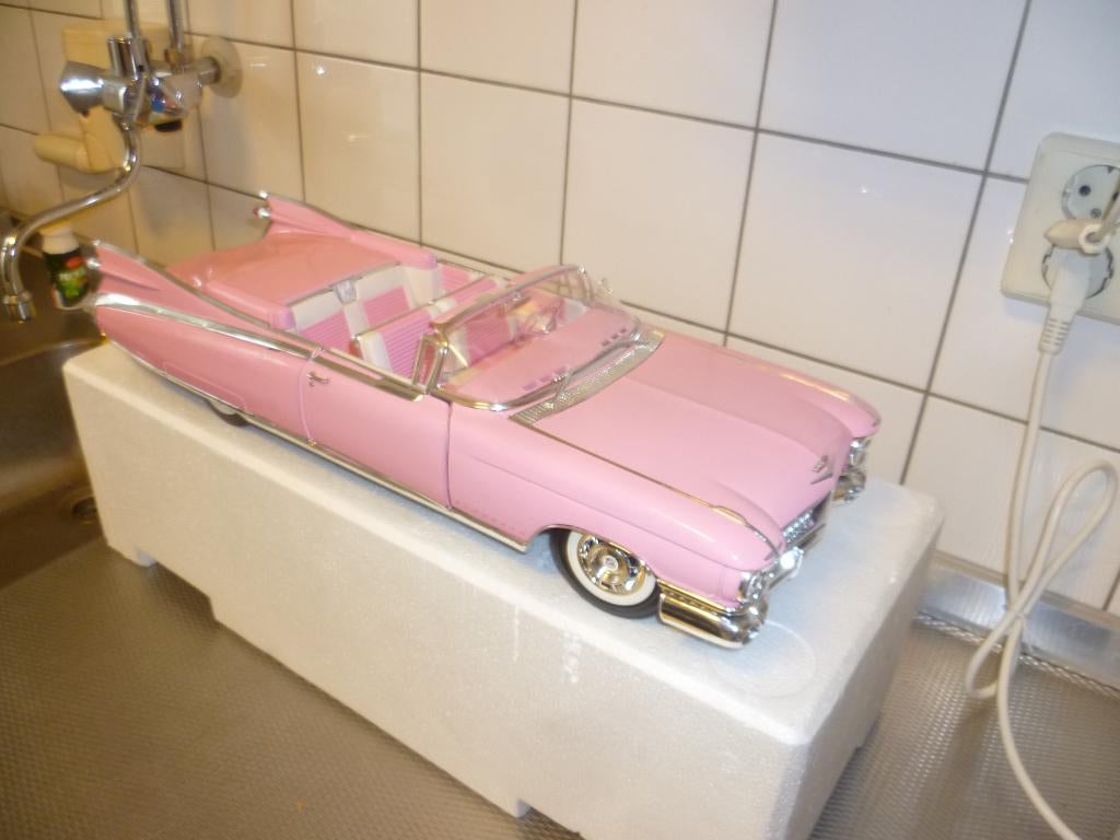 Maisto Cadillac Eldorado Biaritz 1959 Roze nieuw 1:12 auto, Hobby en Vrije tijd, Modelauto's | 1:5 tot 1:12, Ophalen of Verzenden