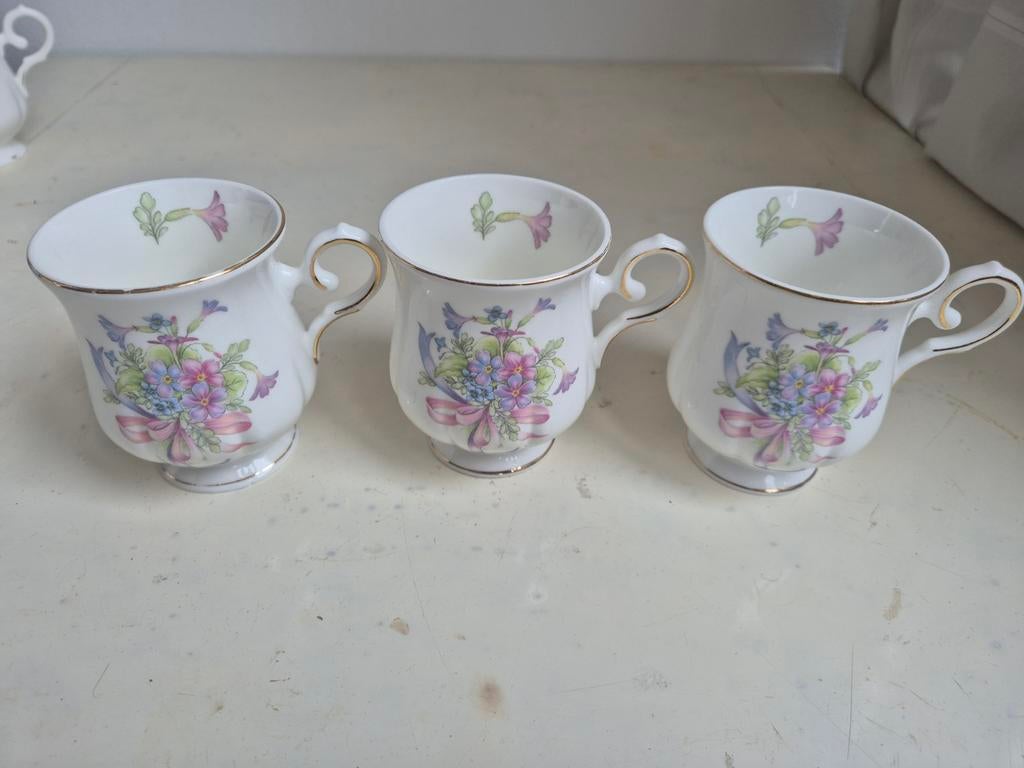 London collection bone china mokken, Ophalen of Verzenden, Gebruikt, Porselein, Kop en/of schotel