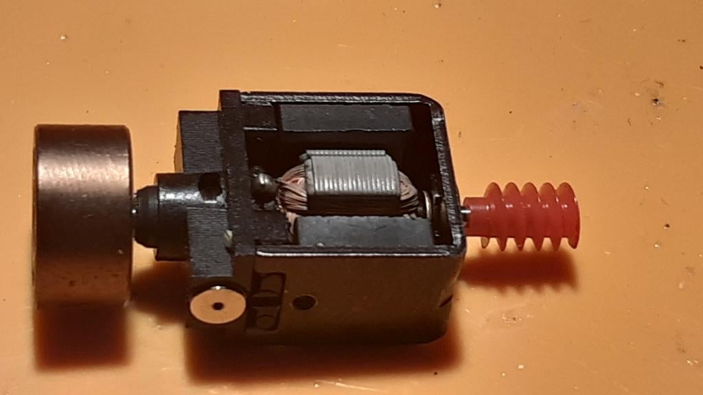 Roco sik motor met vliegwiel en wormwiel, Hobby en Vrije tijd, Modeltreinen | H0, Ophalen of Verzenden, Nieuw, Gelijkstroom, Roco