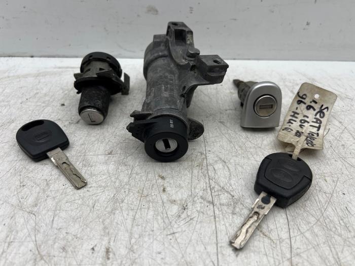 Kontaktslot + Sleutel van een Seat Toledo, Gebruikt, -, -, Ophalen of Verzenden