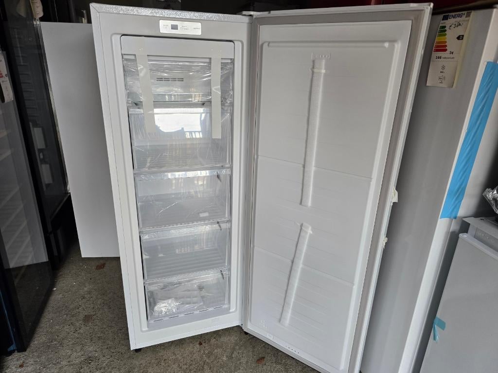 Nieuwe no frost vrieskast 5 laden 155 ltr 144 x 55 cm E klas, Vrieskast, Nieuw, Minder dan 60 cm, Ophalen of Verzenden