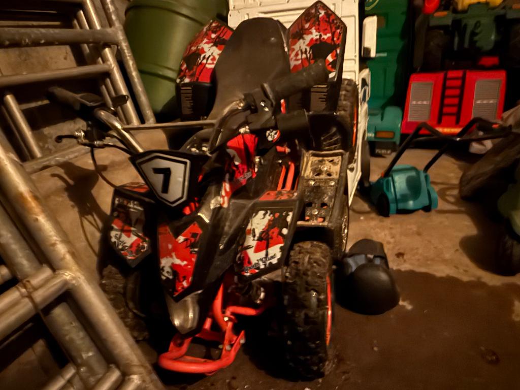 Schuurvondst 2xquad,3xelektr. vrachtauto.elektr jeep enz…, Ophalen of Verzenden, Gebruikt, Overige typen