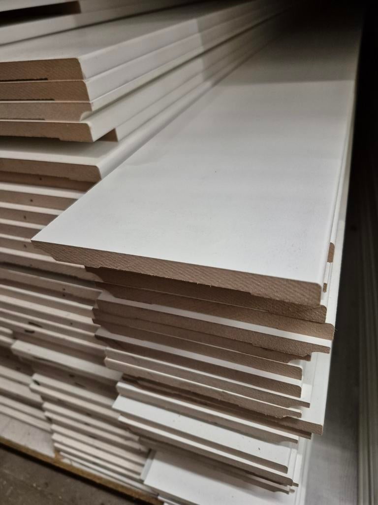 12x147mm plint modern ral9010 semi lak 240cm lang AANBIEDING, Ophalen, 7681EA, Nieuw, Mdf