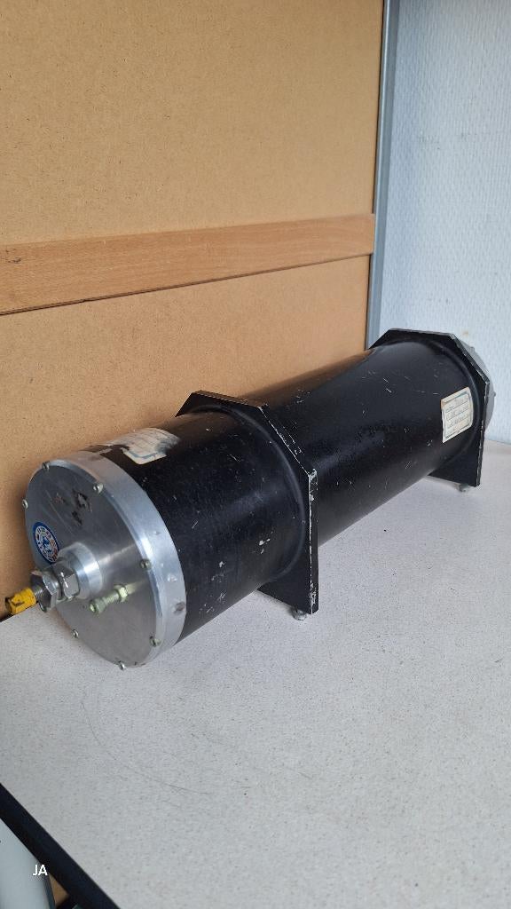 Metalen  Container van de ESA ( ruimtevaart) 46 cm lang !!, Verzamelen, Ophalen of Verzenden, Gebruikt, Overige typen