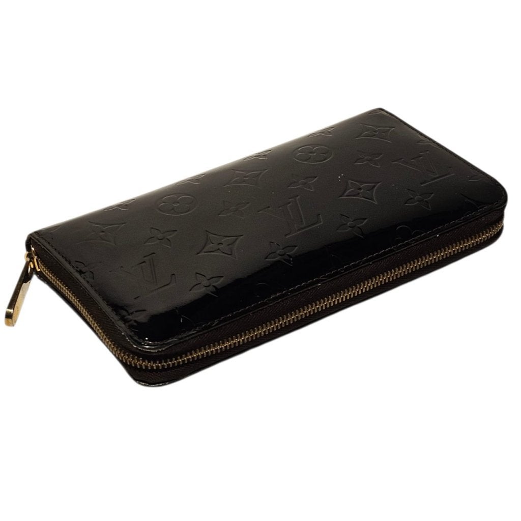 Louis Vuitton Amarante Zippy Mono Wallet 2008 | Nette Staat, Louis Vuitton, Gebruikt, Support@louisvuitton.com, 2 Rue du Pont Neuf
75001 Paris
France