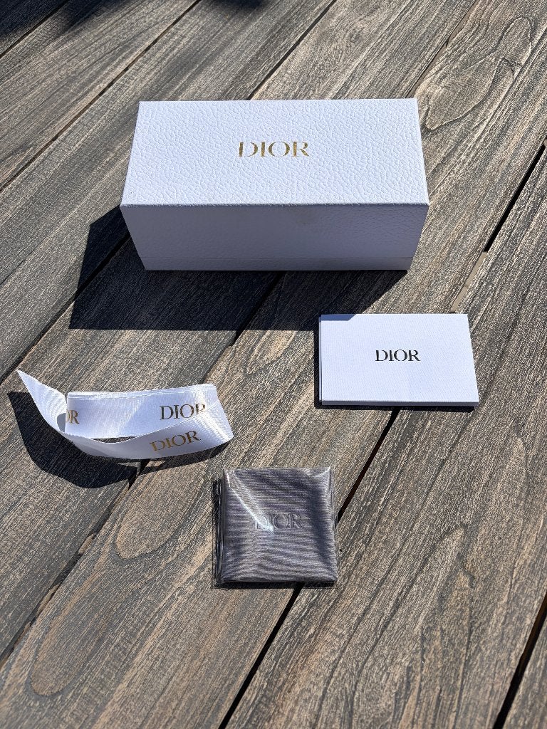 Dior brillendoekje en doosje, Sieraden, Tassen en Uiterlijk, Zonnebrillen en Brillen | Dames, Zonnebril, Wit, Nieuw, Ophalen of Verzenden