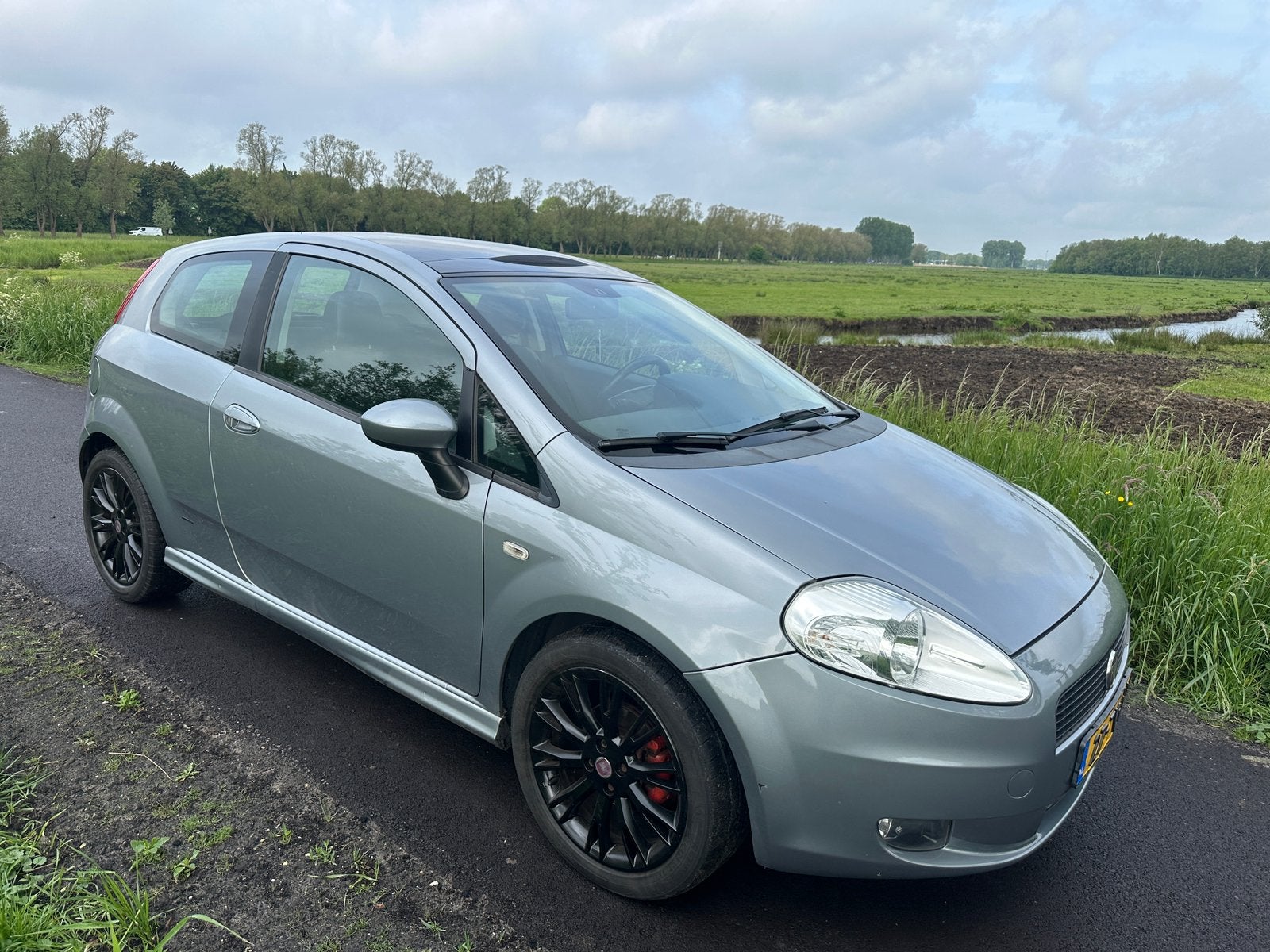Fiat Punto 1.4 16V 3DR 2007 Grijs, Voorwielaandrijving, Stof, 40 €/maand, Zwart