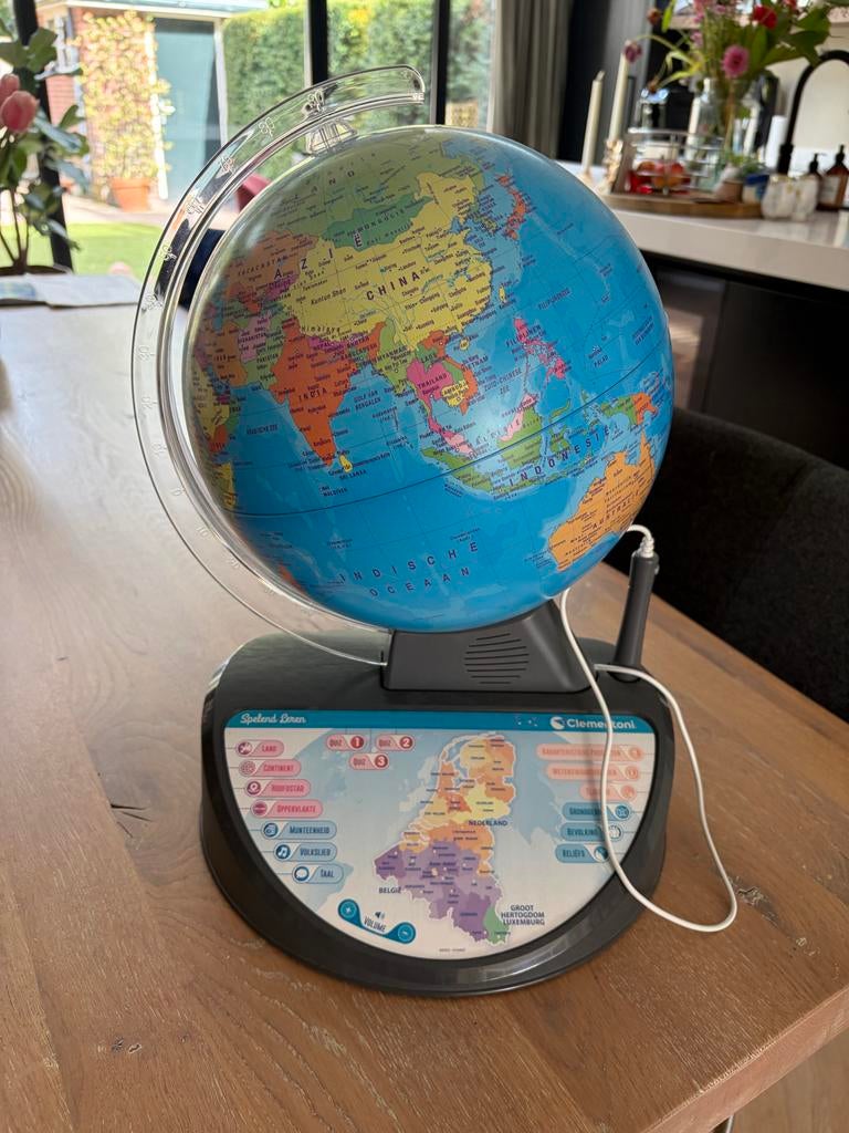 Clementoni Interactieve Wereldbol voor Kinderen, Ophalen of Verzenden, Zo goed als nieuw
