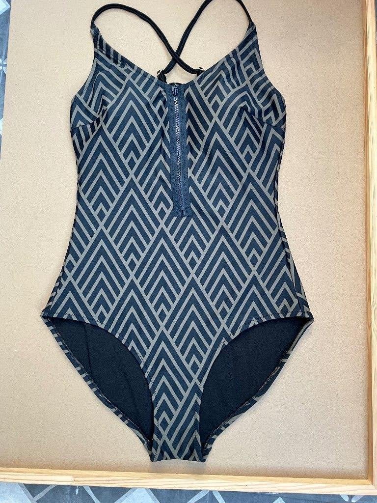 Badpak Merk Beachwave Maat 42 met sierrits Multicoller, Zwart, Nieuw, Badpak, Ophalen of Verzenden