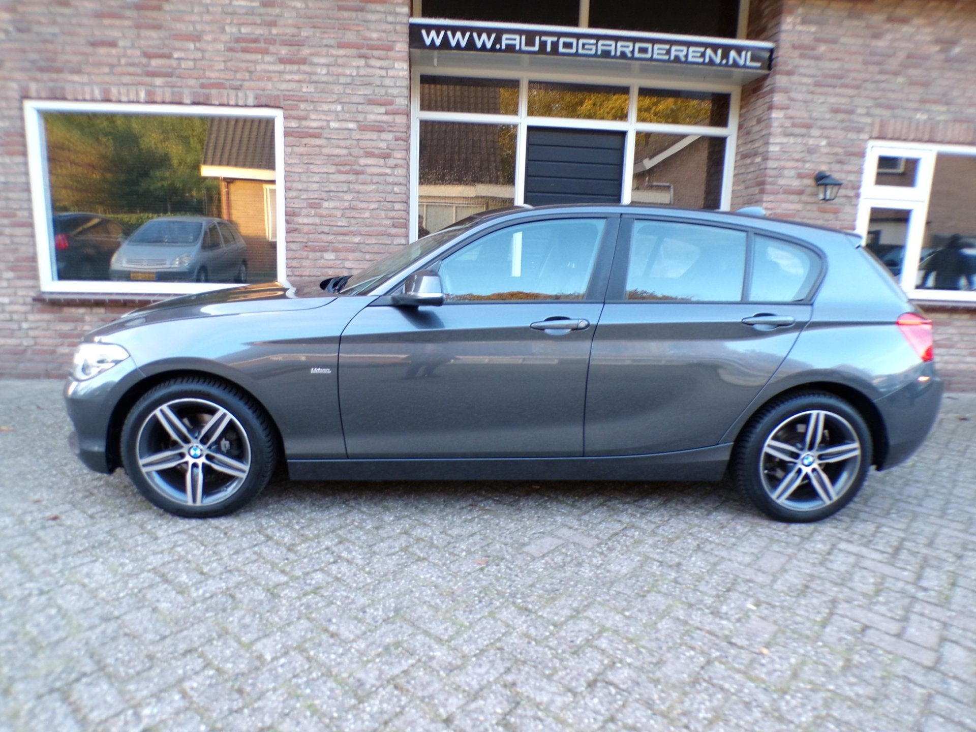 BMW 1-serie 118i EDE Corporate Automaat / Leder / Navi, Auto's, Dealer onderhouden, Gebruikt, Bedrijf, 650 kg