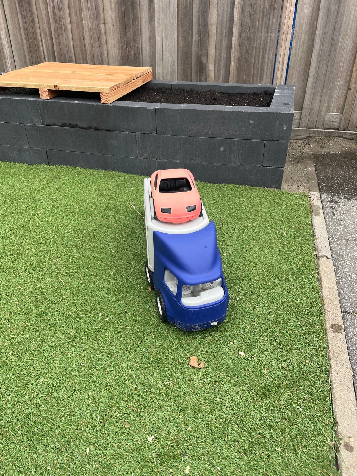 Little Tikes Oplegger met 2 auto's, Ophalen, Gebruikt