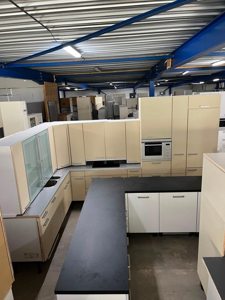 Keuken Compleet met APP 120Keukens op voorraad Nr. 2807, Ophalen, Zo goed als nieuw, Hoekkeuken, Met kookeiland