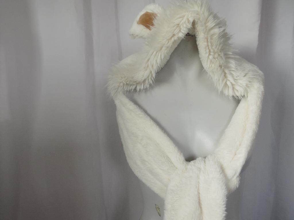 faux bont muts oren wanten lange strikslierten mona momo, Maat 46/48 (XL) of groter, Gedragen, Muts, Mona momo