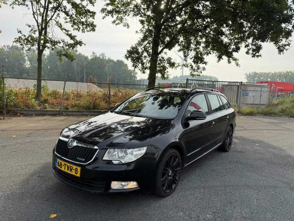 Skoda Superb 1.6TDI 77KW Greenline Combi 2012 Zwart, Auto's, Voorwielaandrijving, Zwart, 154 €/maand, 104 pk