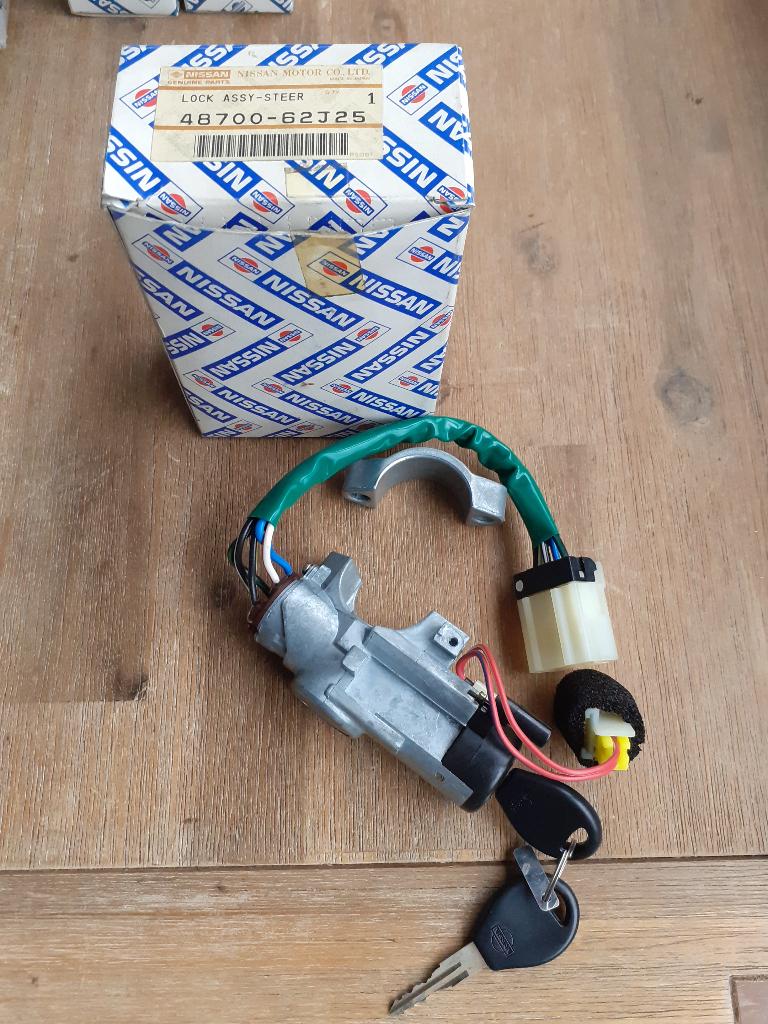 CONTACTSLOT - NIEUW - NISSAN VANETTE C22 + 2 Nw Sleutels, Verzenden, Nieuw, Nissan