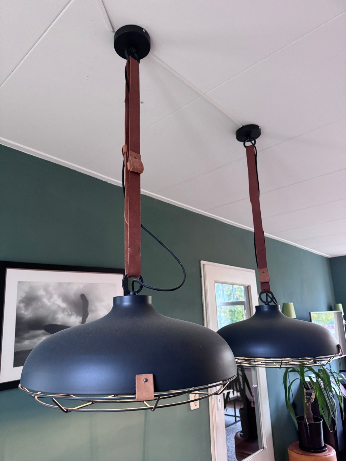 2x Industriële hanglampen met leren band - Perfecte staat, Ophalen, Zo goed als nieuw, Metaal, E27 (groot)