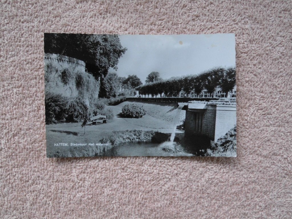 Hattem , stadsmuur met waterval., Ophalen of Verzenden, 1940 tot 1960, Gelopen, Gelderland