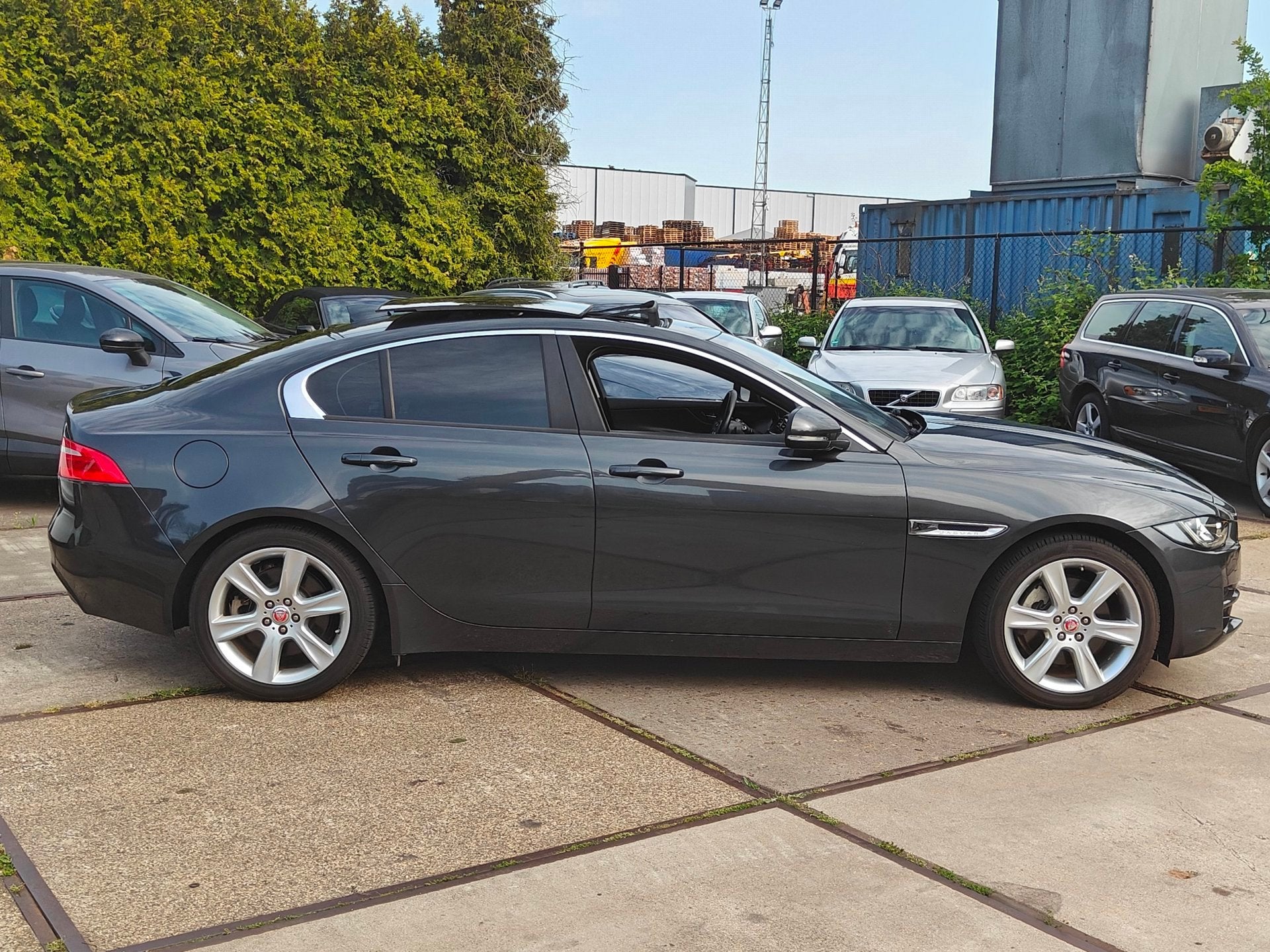 Jaguar XE 2.0 Turbo (240 pk) Prestige | Storm Grey | Panoram, Auto's, Jaguar, Dealer onderhouden, Achterwielaandrijving, 4 cilinders