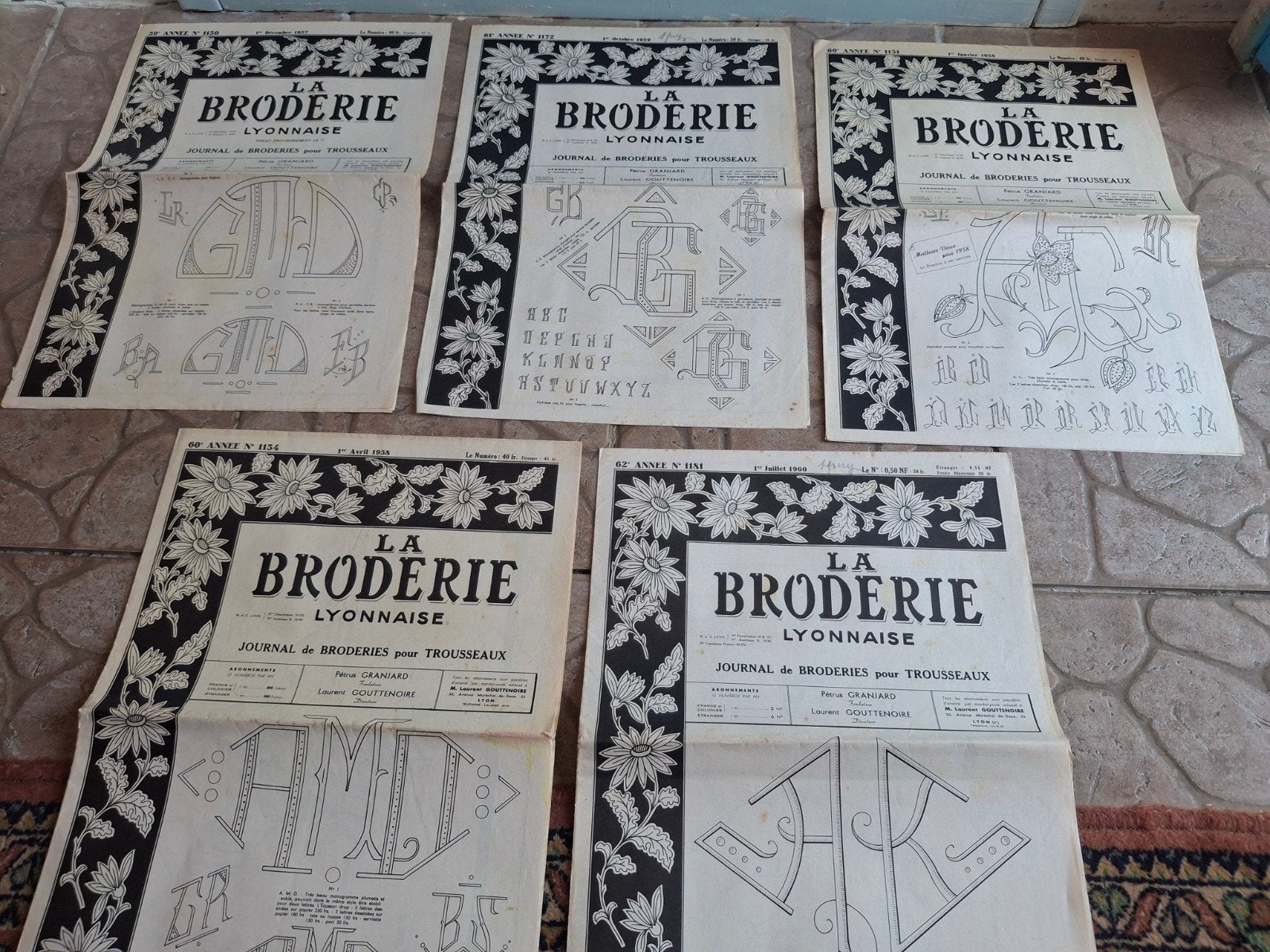 Vintage borduurpatronen 'La Broderie Lyonnaise' (1958-1960), Ophalen of Verzenden, Gelezen, Overige typen