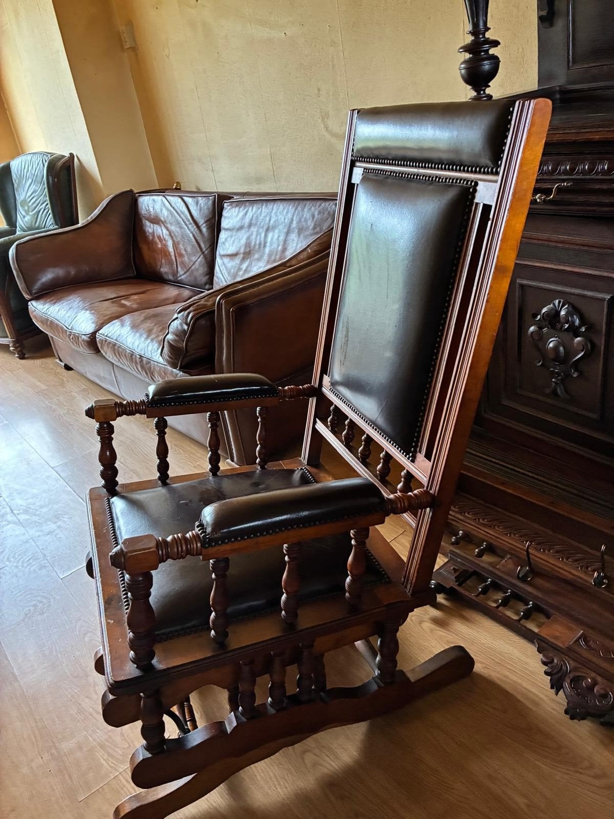 Antieke Schommelstoel met Leer en Houten Details, Ophalen