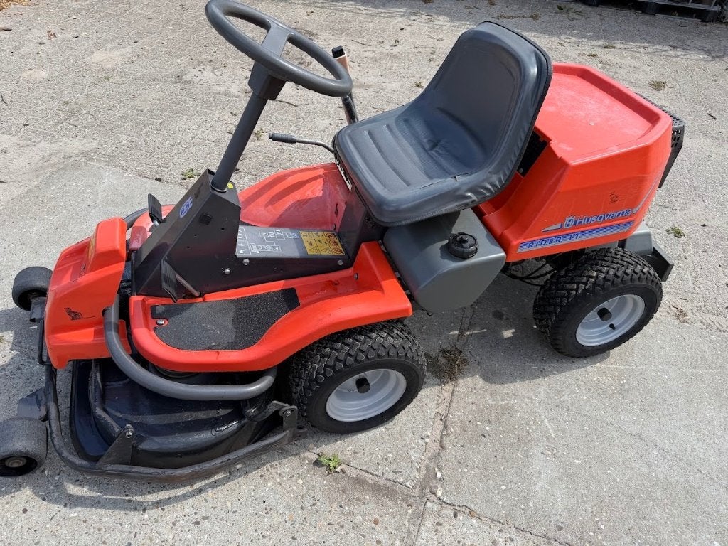 husqvarna rider 11  briggs en stratton motor, Ophalen, Cirkelmaaier, Gebruikt, Versnellingen