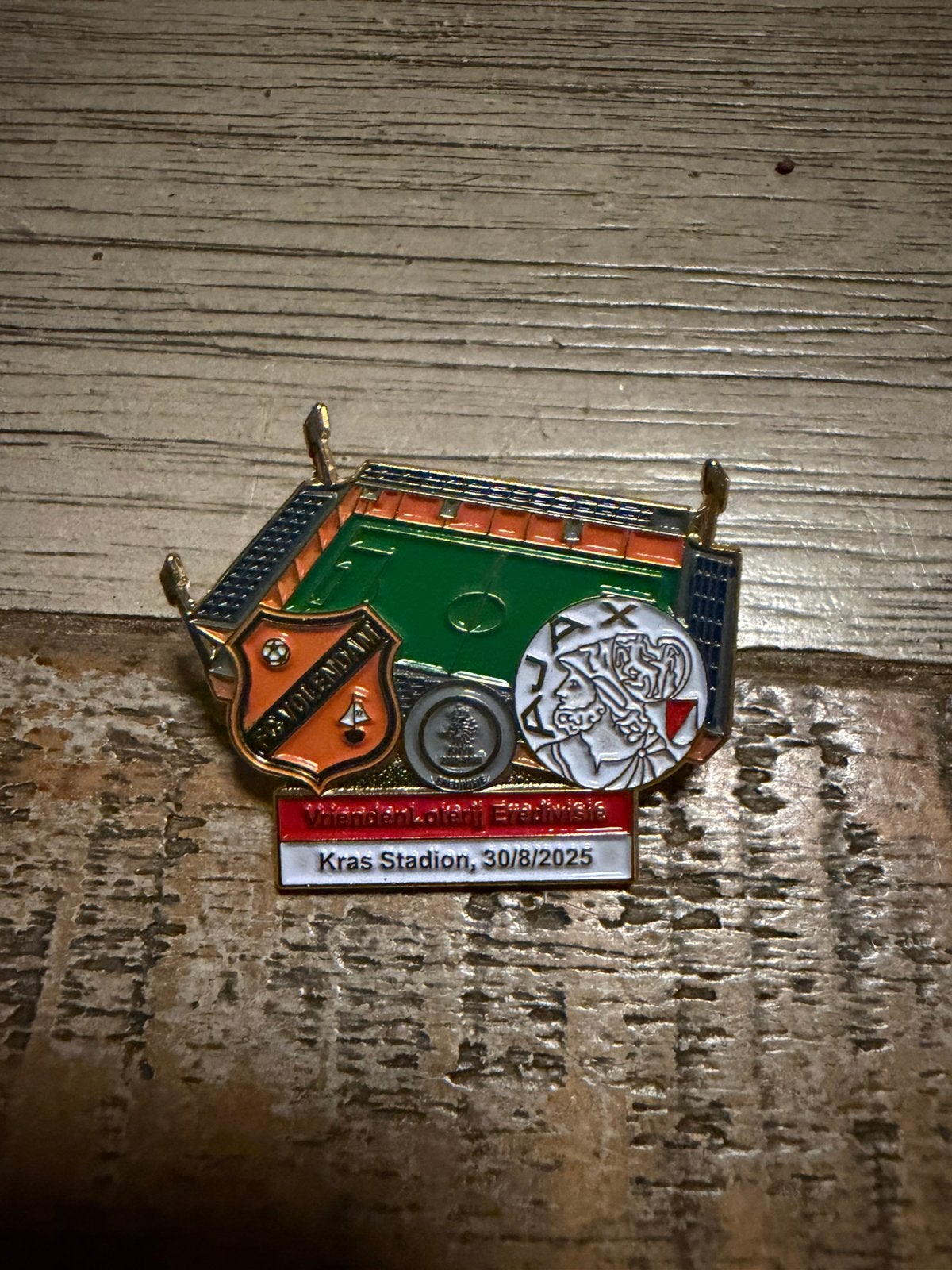 Voetbal pin FC volendam-Ajax 2025, Ophalen of Verzenden, Zo goed als nieuw, Sport