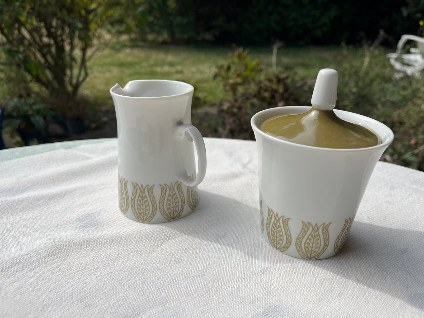 Foto 2 van Vintage/retro servies olijfgroen