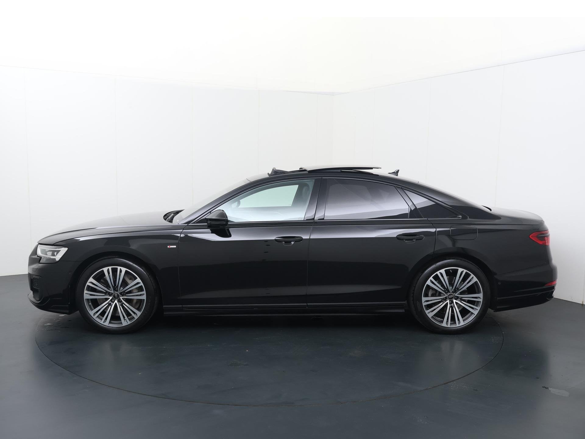Audi A8 60 TFSI e quattro | 462 PK | SoH % | Panoramadak | 3, Auto's, Audi, Gebruikt, 2995 cc, Zwart, Bedrijf