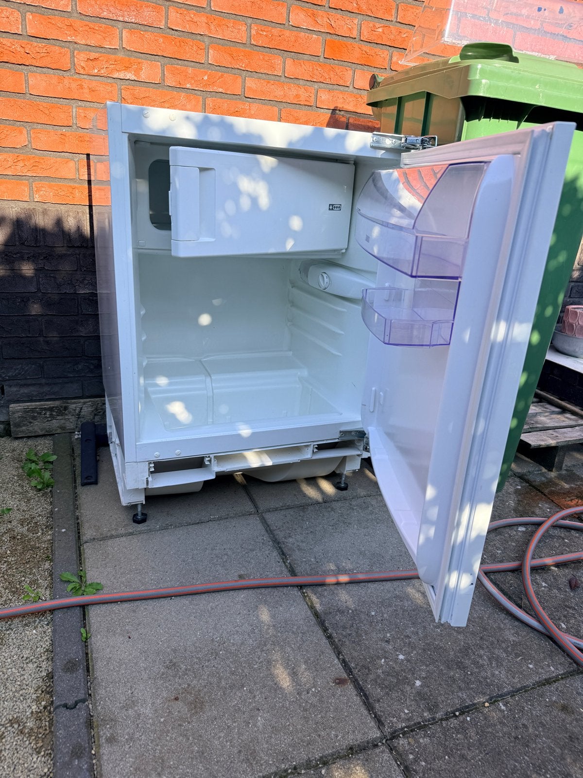 Foto 2 van Zanussi ZQS6124A Koelkast met vriesvak - Onderbouw