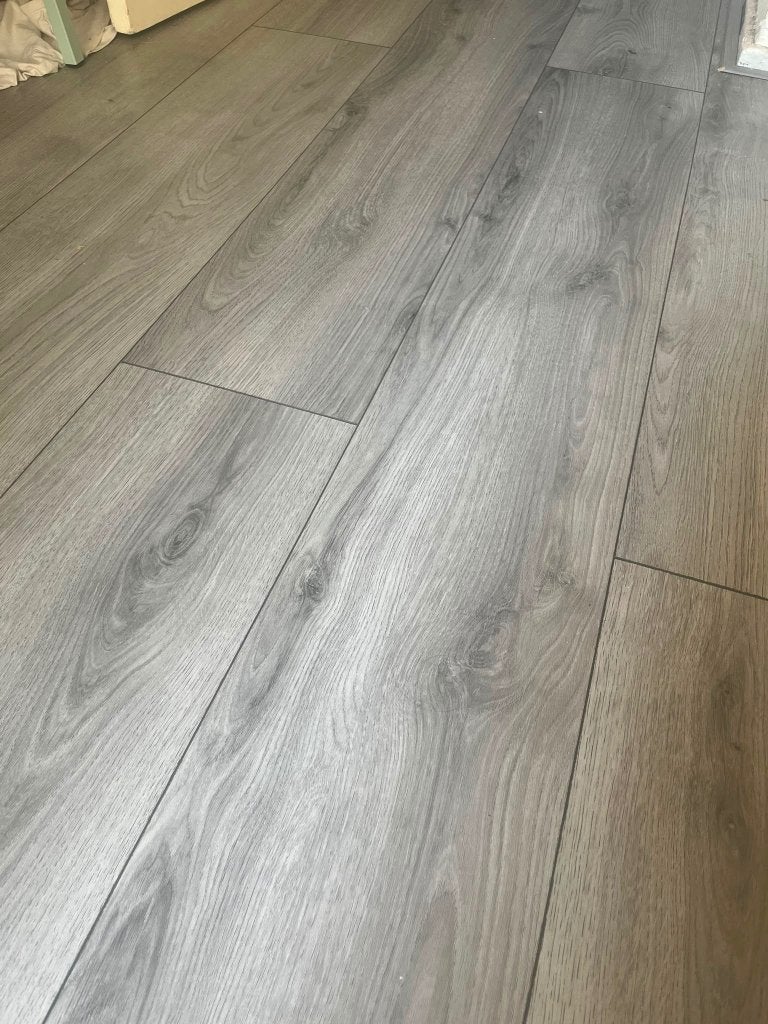 Grijs klik laminaat ca. 55 m2, Ophalen, Gebruikt, 50 tot 150 cm, 10 m² of meer