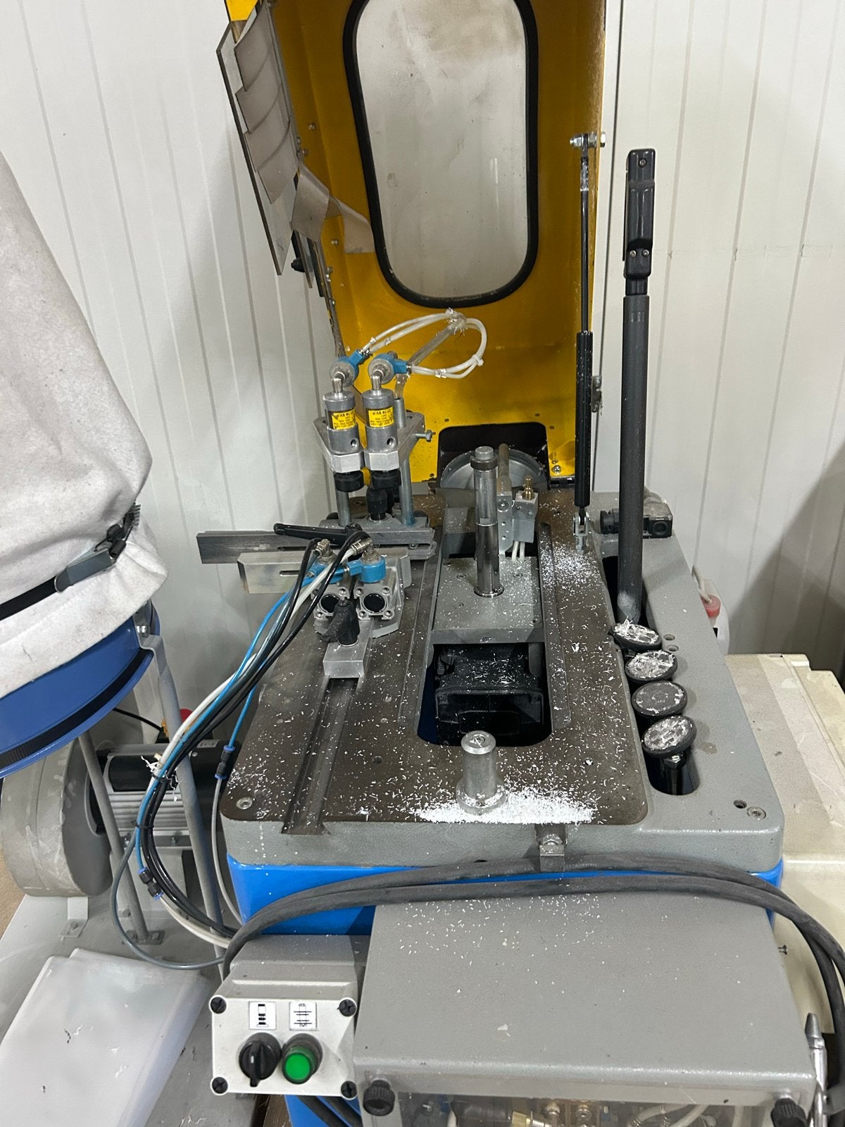 Gebruikte zaagmachine voor aluminium/kunststof profielen, Ophalen
