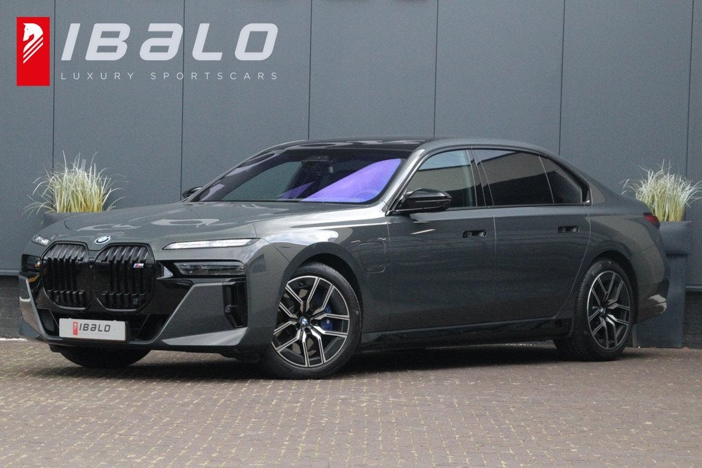 BMW 7-serie M760e xDrive M-Sport Pro | Auto Doors | BTW |, Automaat, Gebruikt, 2000 kg, 180 min
