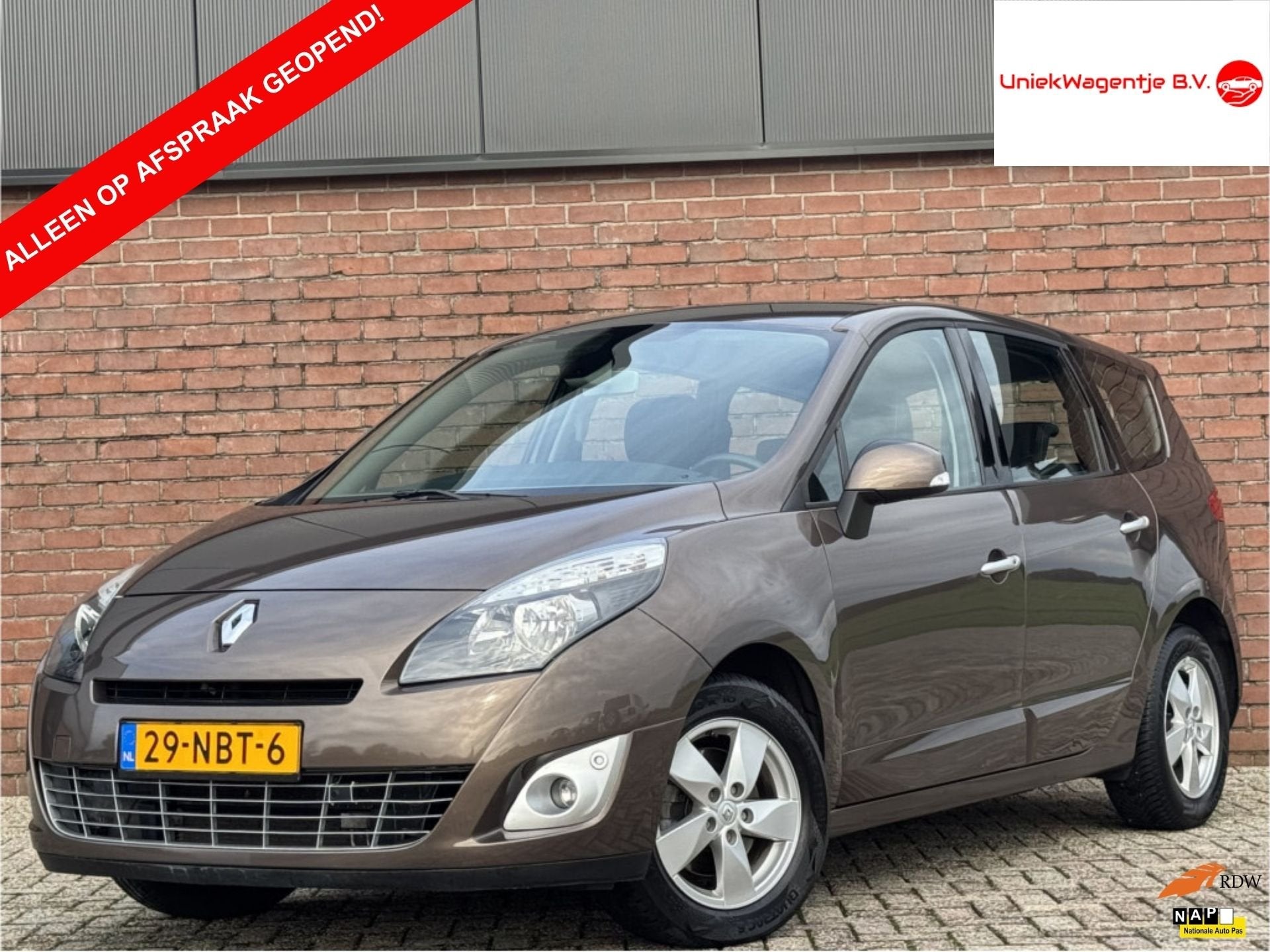 Renault Grand Scénic 2.0 DYNAMIQUE 7P. | NL-AUTO! | 1E EIG!, Auto's, Stof, Gebruikt, Zwart, 4 cilinders