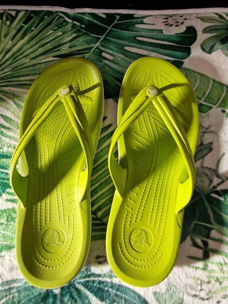 Slippers - Crocs - Appeltje Groen - Maat 11, Slippers, Nieuw, Ophalen of Verzenden, Crocs