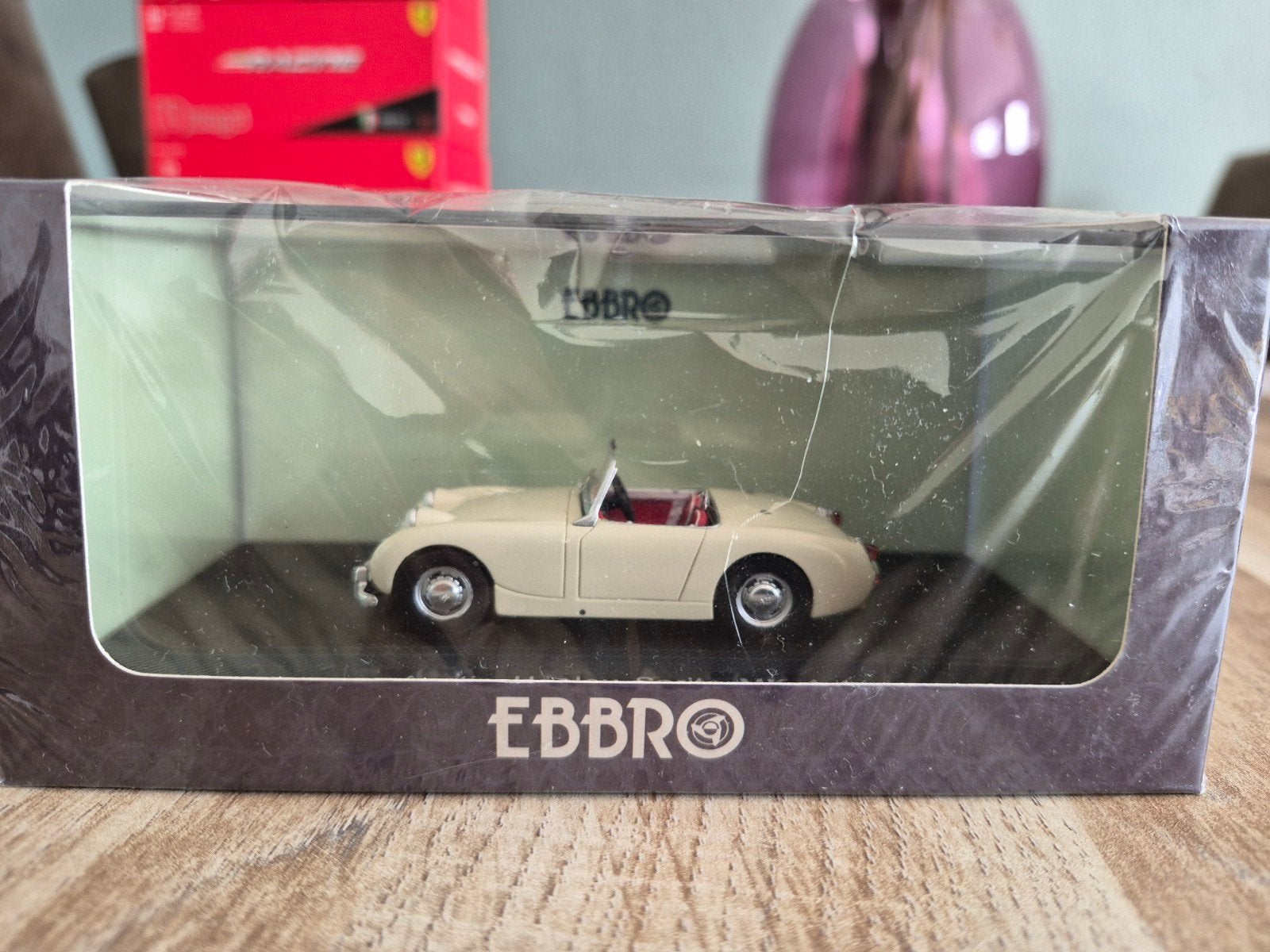 Austin Healey Sprite MK.1 crème/wit 1:43 (Ebbro), Hobby en Vrije tijd, Ophalen of Verzenden, Nieuw, Auto