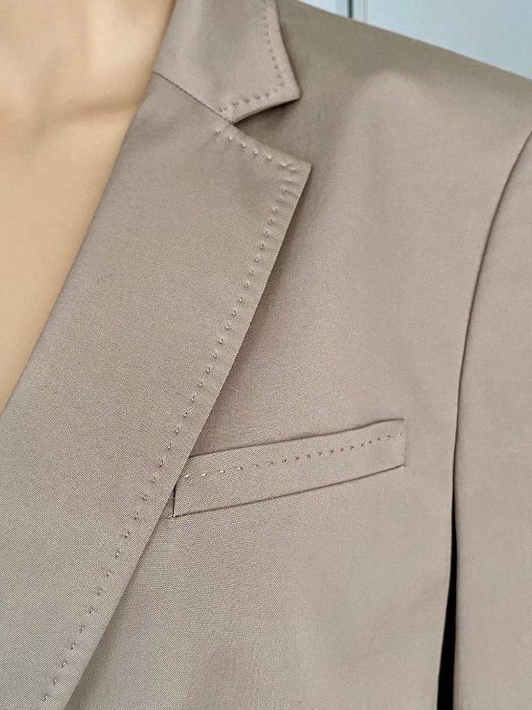J191 Nieuw: Turnover maat 40=M jasje blazer colbert taupe, Kleding | Dames, Jasjes, Kostuums en Pakken, Maat 38/40 (M), Beige
