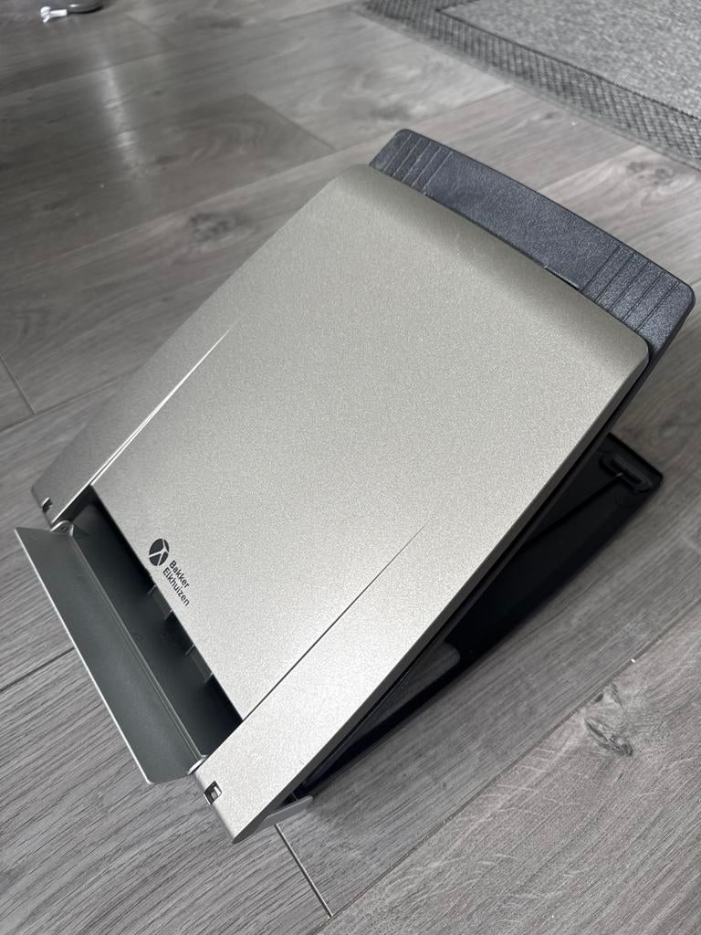 Bakker Elkhuizen Laptopstandaard - Ergonomisch en Verstelbaa, Computers en Software, Laptopstandaarden, Ophalen of Verzenden, Zo goed als nieuw