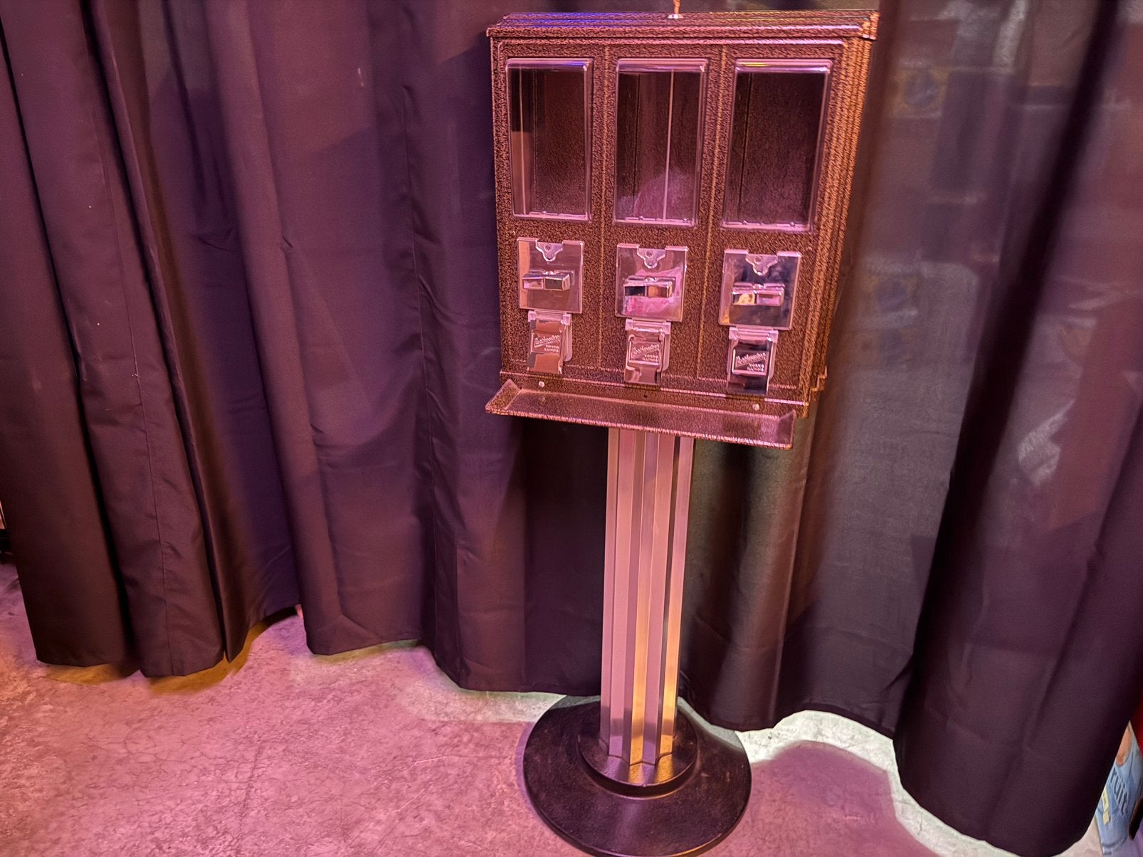Kauwgombal automaat, Ophalen, Nieuw