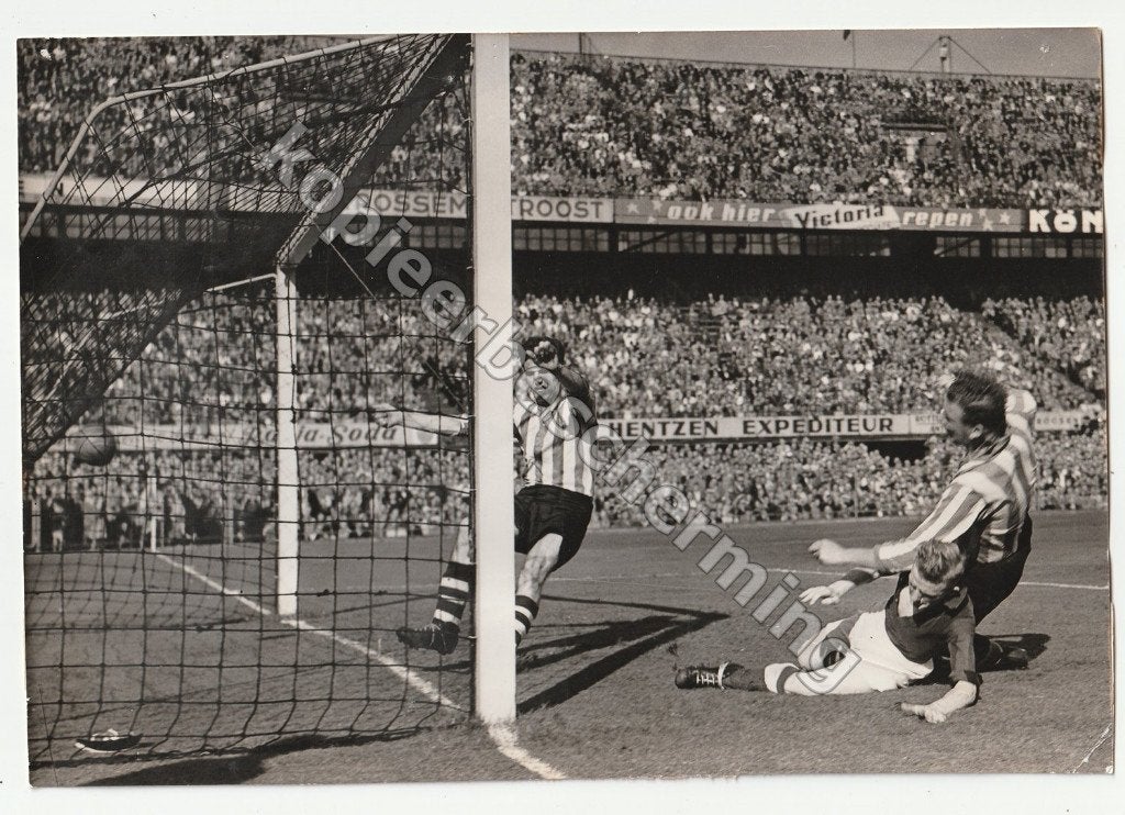 Grote oude persfoto doelpunt Feyenoord ? Sparta ? jaren '50, Gebruikt, Verzenden, Foto, 1940 tot 1960