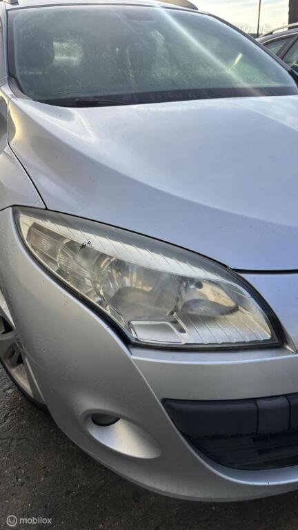 Koplamp rechts Renault Megane Estate III ('09-'16), Gebruikt, Renault, Ophalen of Verzenden, Renault