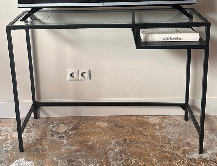 IKEA glazen laptoptafel / bijzettafel / make-uptafel /bureau, Ophalen, Zo goed als nieuw