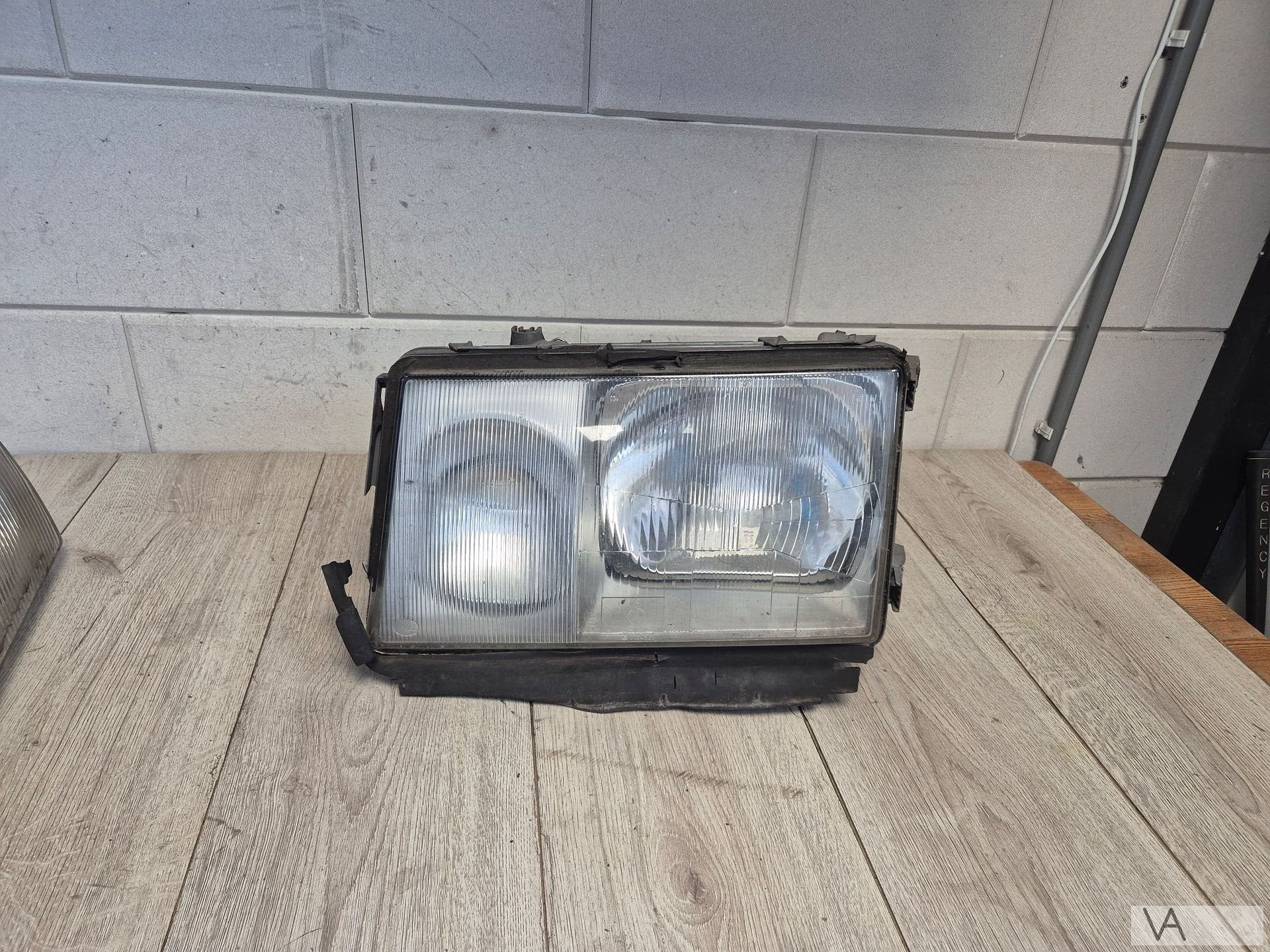 Koplamp links van Mercedes W124 E klasse 1985 - 1995 HELLA, Gebruikt, -, Ophalen of Verzenden, -
