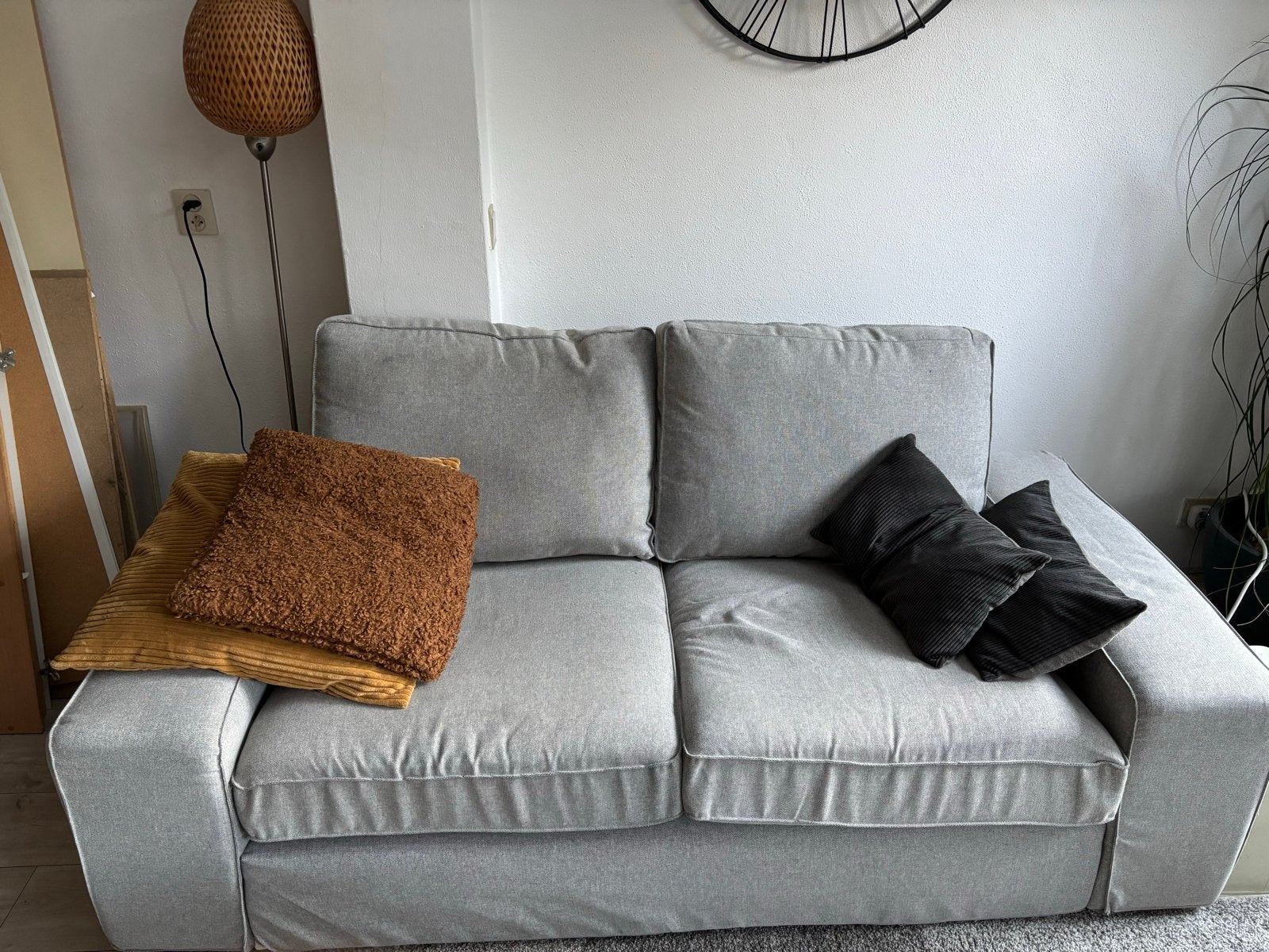 Comfortabele grijze tweezitsbank, Ophalen, Gebruikt, 150 tot 200 cm, Tweepersoons